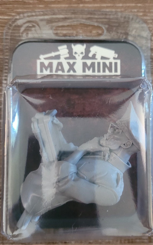 MaxMini Kommissar Bust (1) (*See Per Order Flat Rate Shipping)